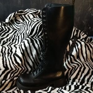 Rare Vintage 1420/92 Dr Martens 20 Eye Tall Boots